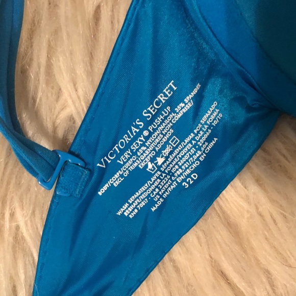Victoria’s Secret Very Sexy Push Up Bra - Picture 2 of 2